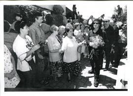 Grupo de personas en el Cementerio General