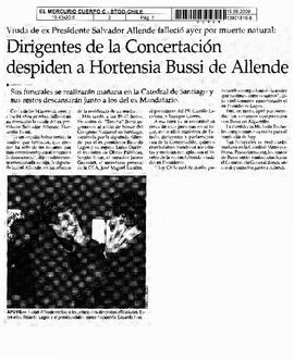 Dirigententes de la Concertación despiden a Hortensia Bussi de Allende.